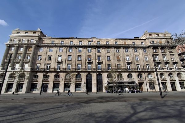 Lezárult munkálatok: új tető és megszépült homlokzat